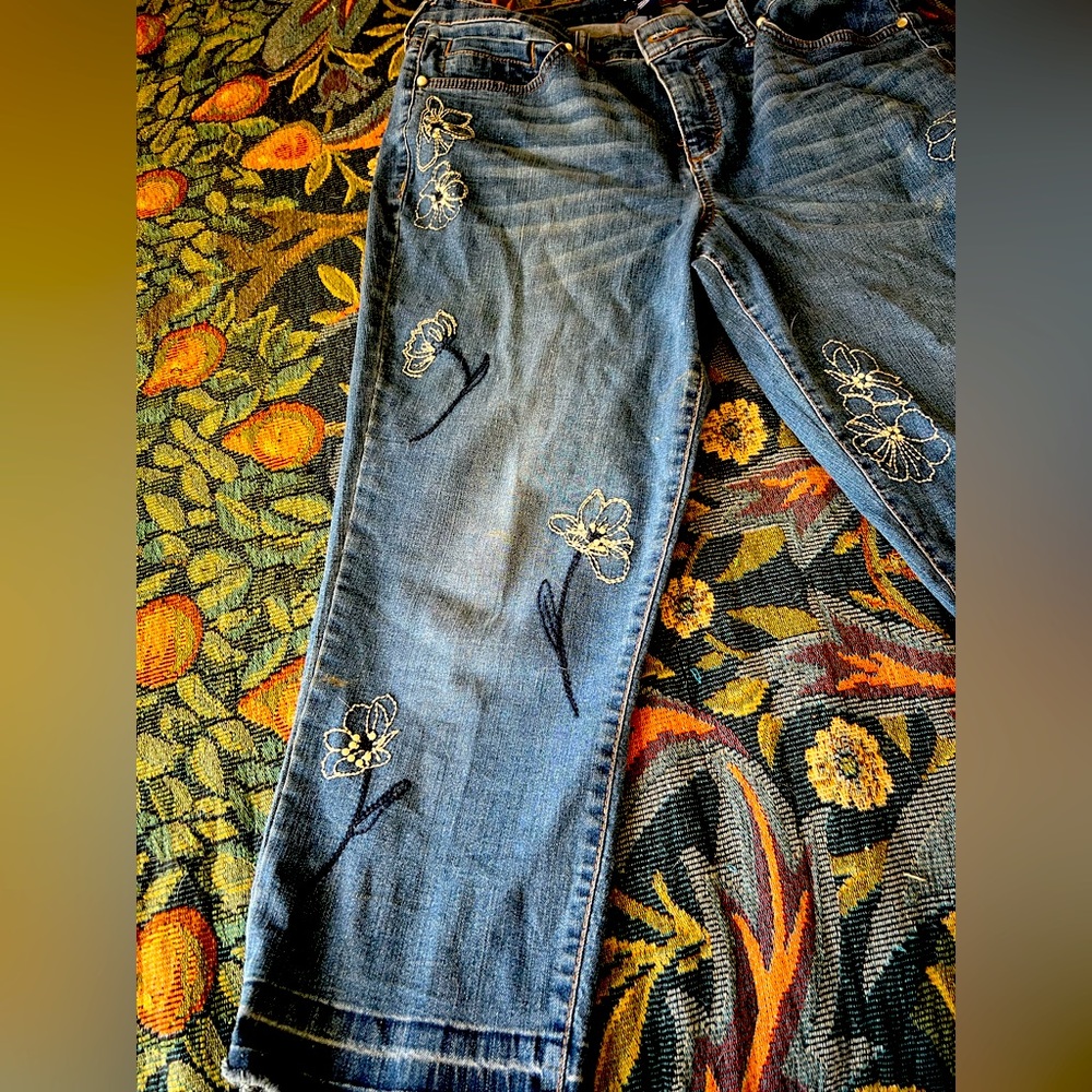 Size 12 Bandolino Cropped jeans Good used condition